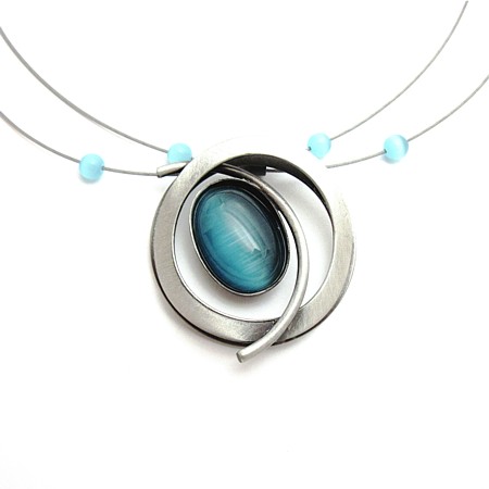 Brushed Silvertone Necklace w/Bright Blue Magnetic Necklace - Click Image to Close